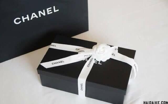 CHANEL RIBBON & FLOWER FOR BOX, Women's Fashion, Bags & Wallets, Purses &  Pouches on Carousell