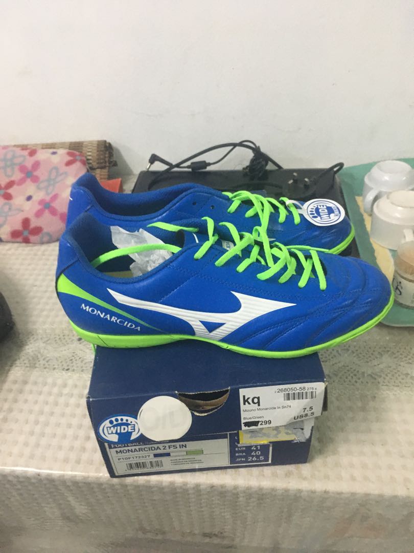 kasut futsal mizuno