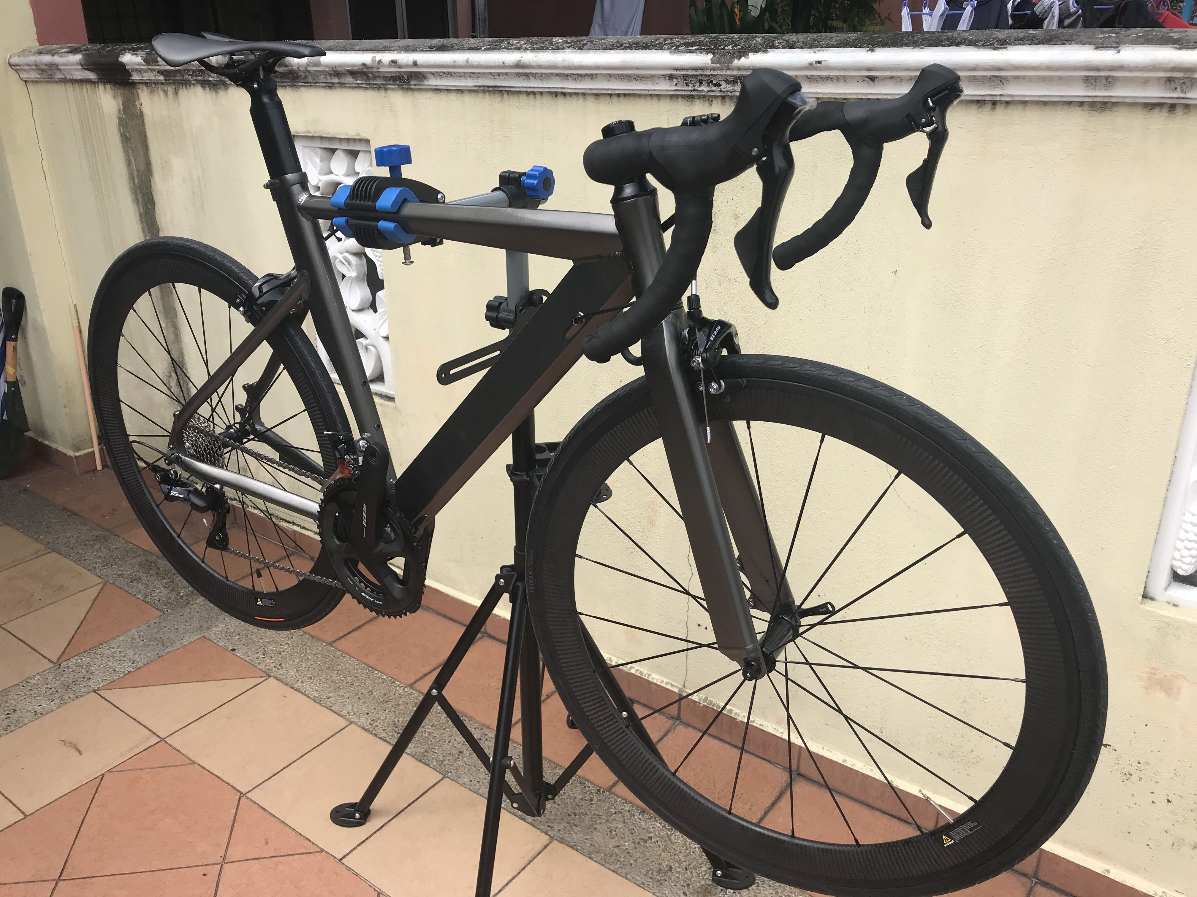 Lightweight Aluminium Roadbike Full Shimano 105 Carbon Wheels Sports Bicycles On Carousell