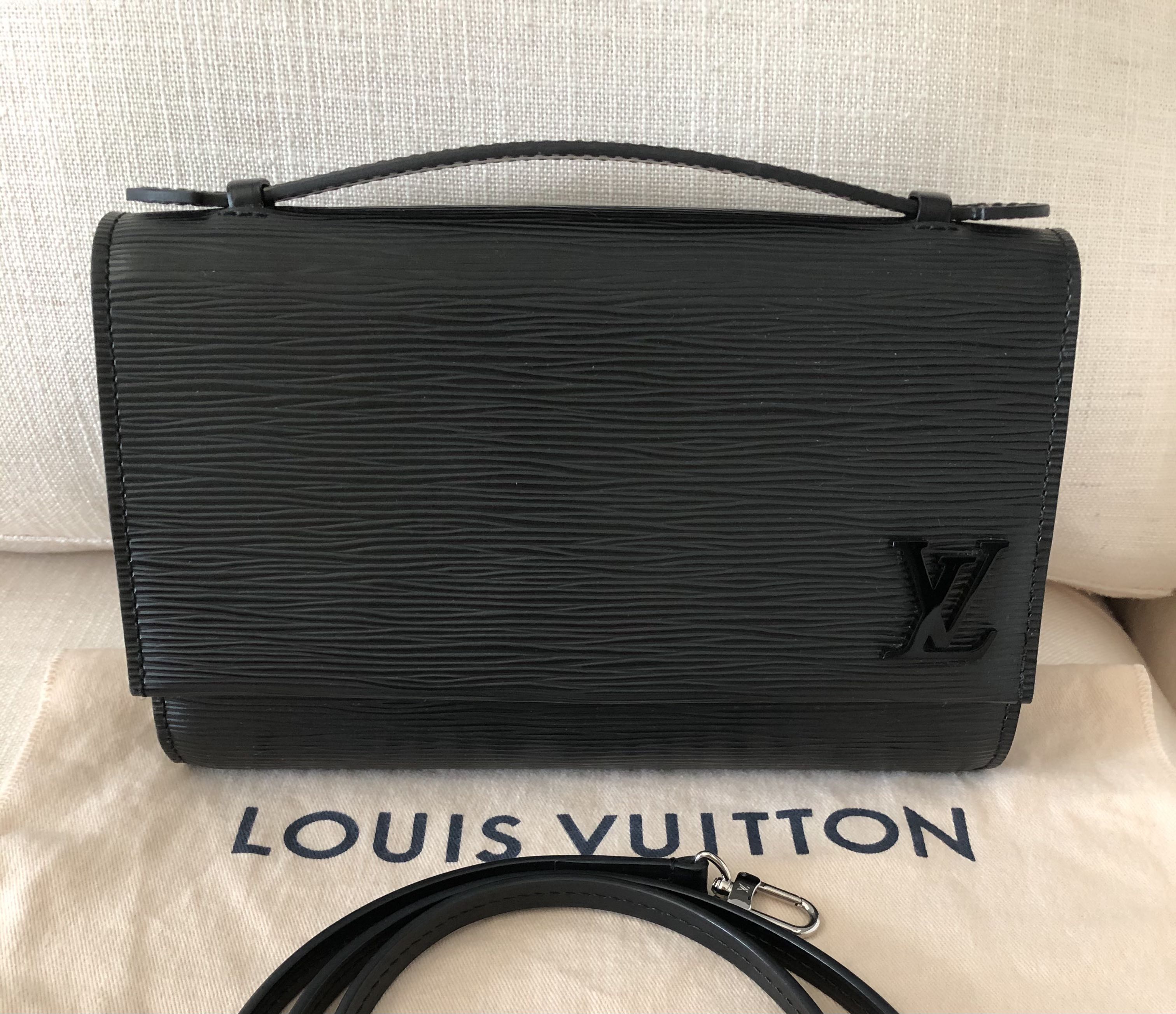 LOUIS VUITTON Clery Pochette Epi Leather Shoulder Bag Black