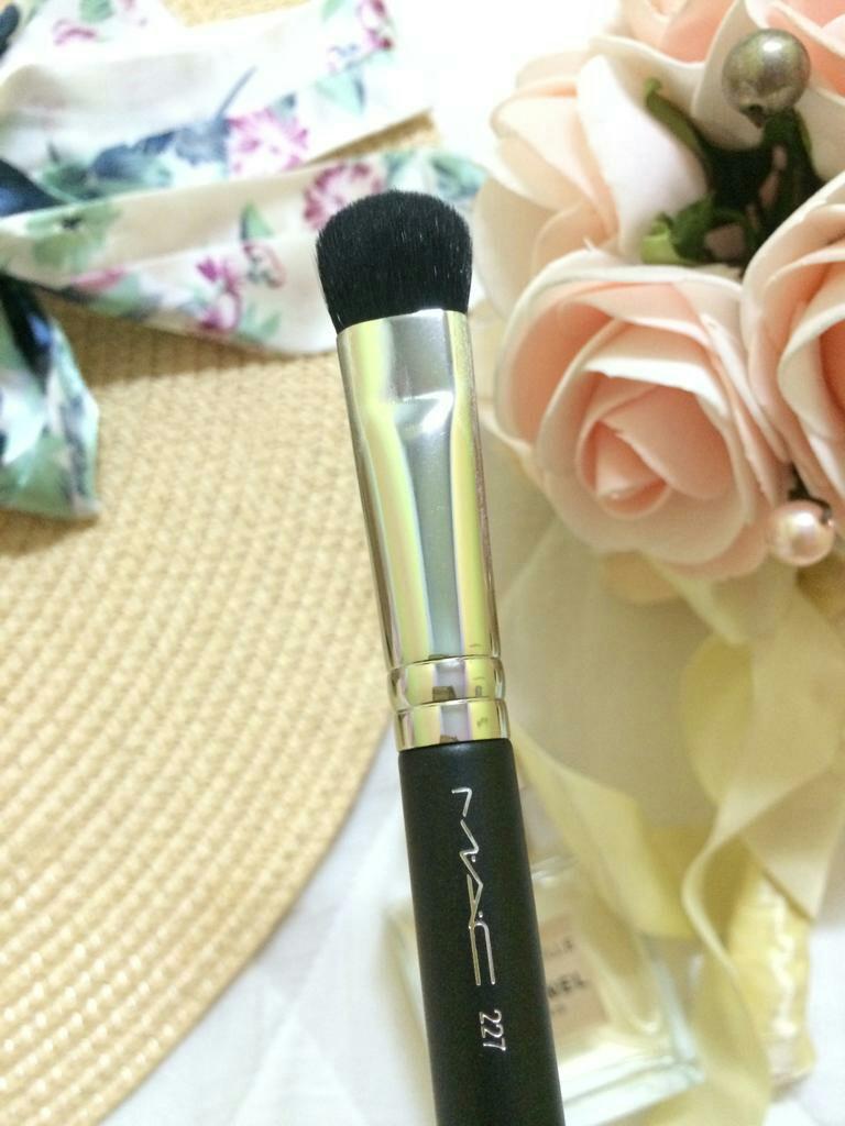 Multifunction brush (Category: Makeup) located in Sandakan. Submitted by kinda91 (Listing ID 1044126436, Image 2). Description: brush sesuai untuk shading hidung atau guna untuk compact powder sapu bawah mata dan smile line. brush synthetic✓ multifunction brush✓.