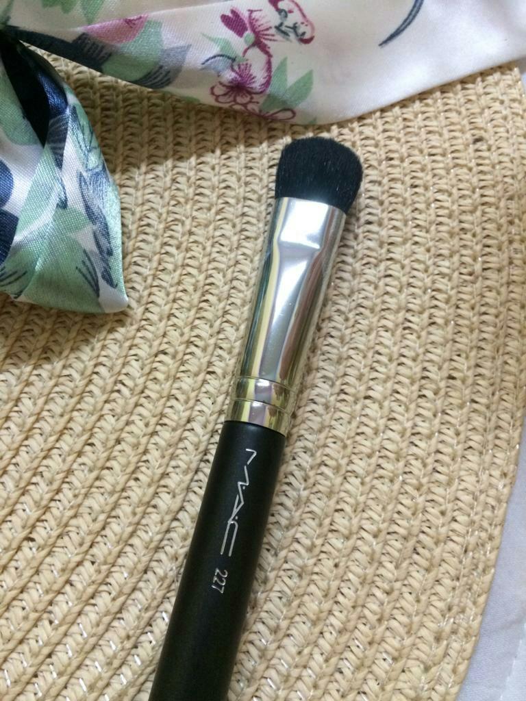 Multifunction brush (Category: Makeup) located in Sandakan. Submitted by kinda91 (Listing ID 1044126436, Image 1). Description: brush sesuai untuk shading hidung atau guna untuk compact powder sapu bawah mata dan smile line. brush synthetic✓ multifunction brush✓.
