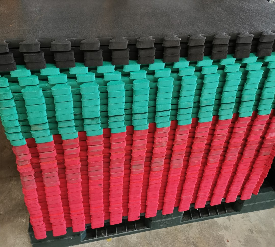 Puzzle mat 1M x 1M x 24mm, Sports Equipment, Exercise & Fitness