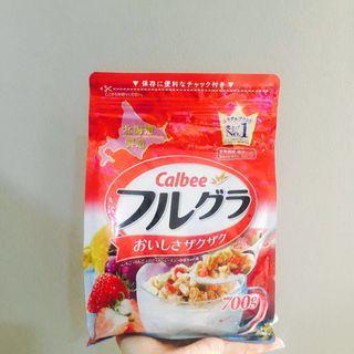 Shop Malaysia Calbee Original Rich Strawberry Granola Cereal Oat Japan Rich Strawberry 丰富草莓 400g 日本水果麦片谷物 Shopee Singapore
