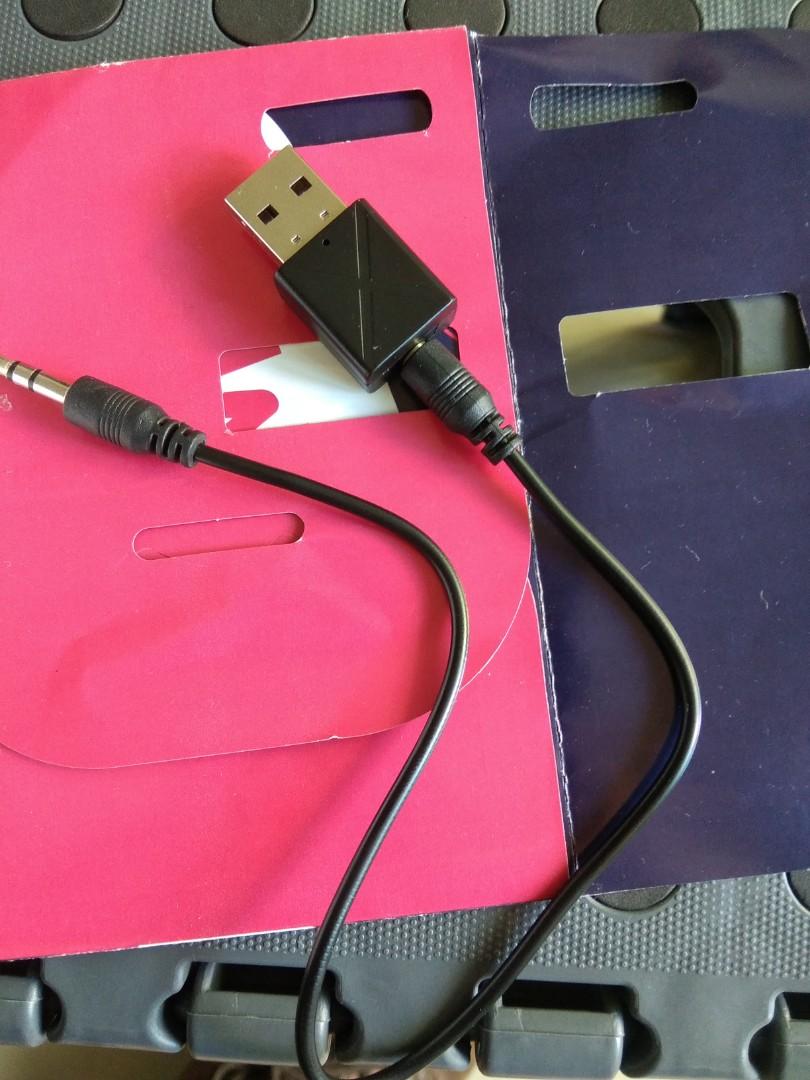 USB Bluetooth transmitter or receiver (Category: Headphones & Headsets) located in Manila. Submitted by kchingx (Listing ID 1044027538, Image 1). Description: Transmit or receive audio from devices..