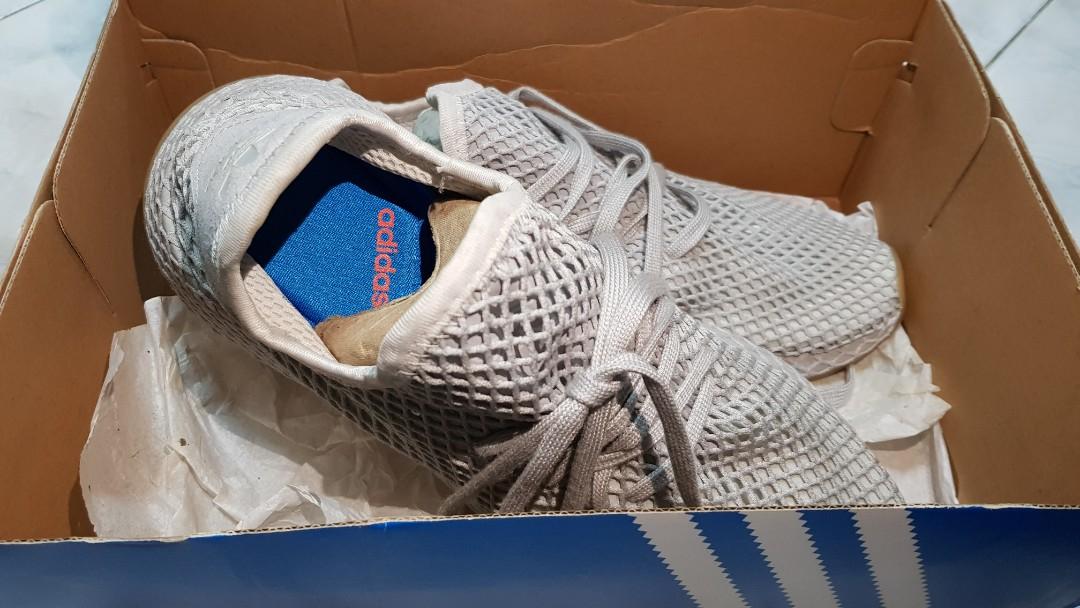 Adidas deerupt runner cardboard store