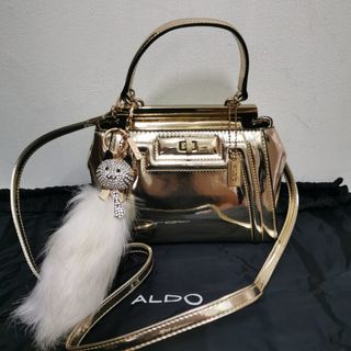 (Category: ) located in . Submitted by blossomcloset (Listing ID 1044368245, Image 1). Description: .