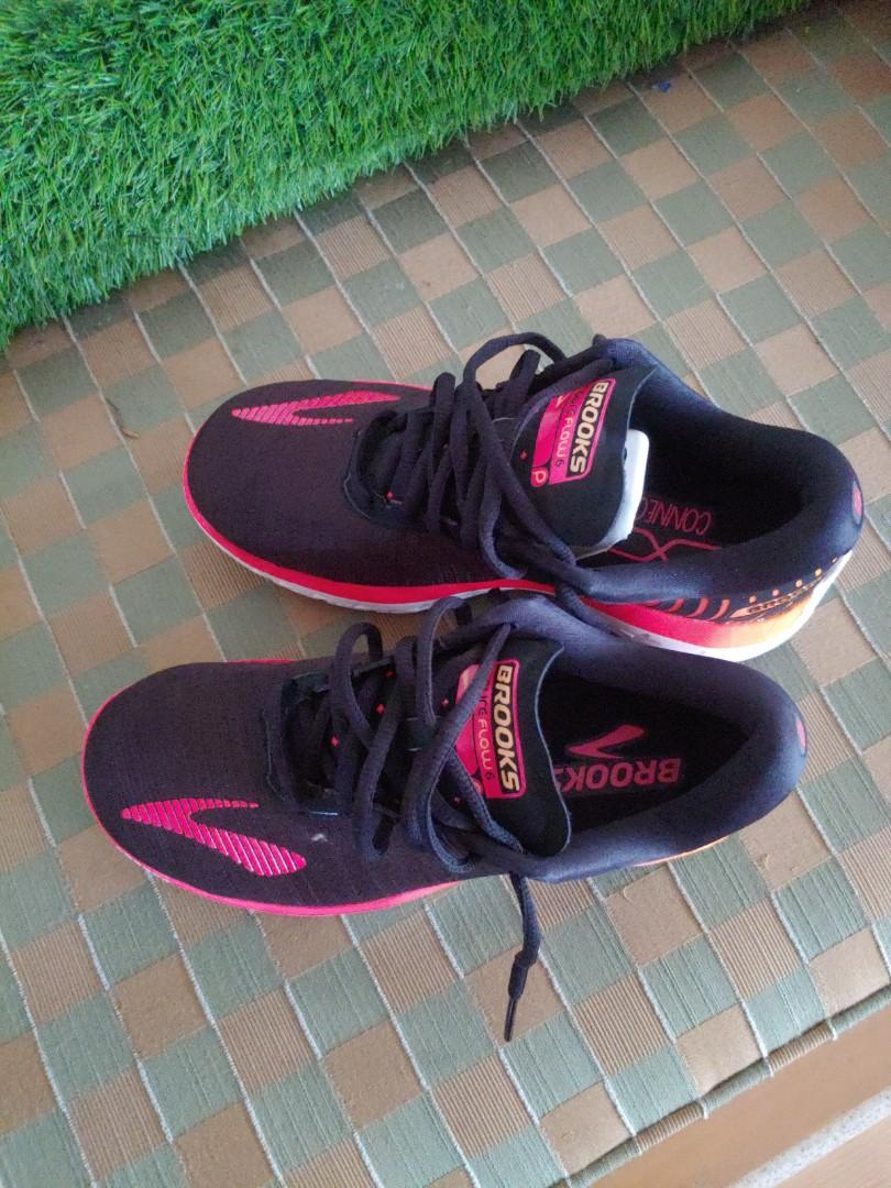 Brooks PureFlow 6 Women s Fashion Footwear Sneakers on Carousell