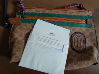 (Category: ) located in . Submitted by fkluxretail (Listing ID 1044240794, Image 1). Description: .