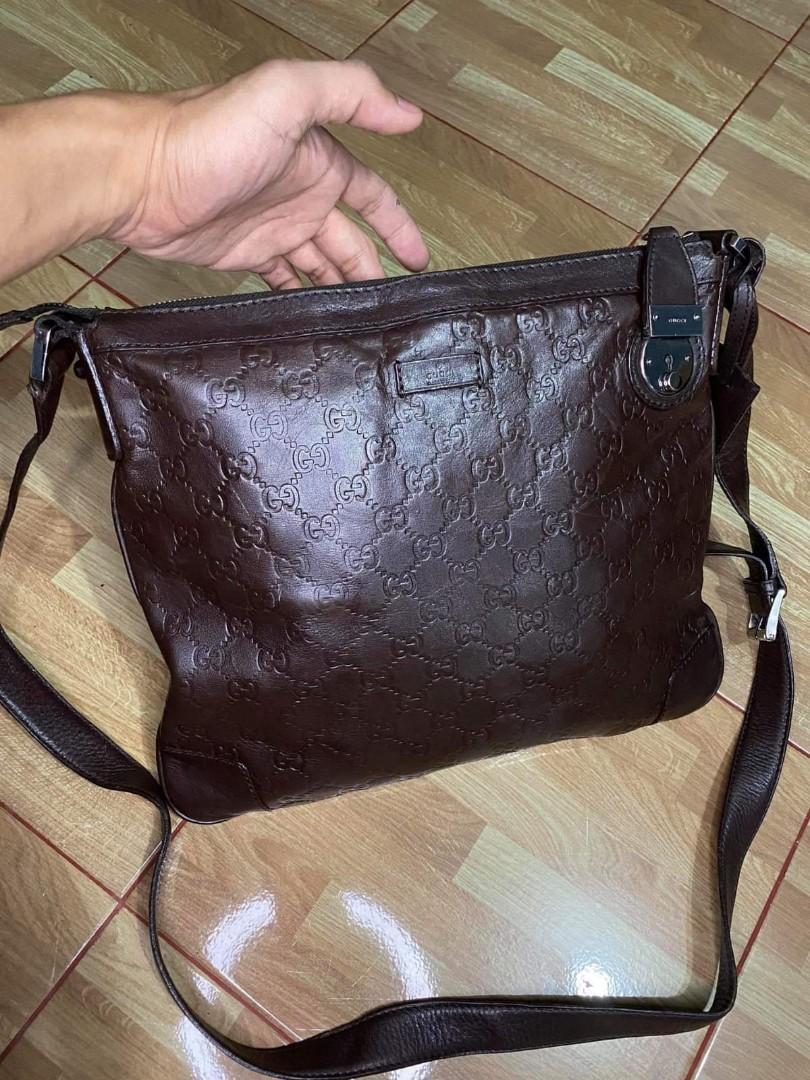 Gucci sling 2025 bag leather