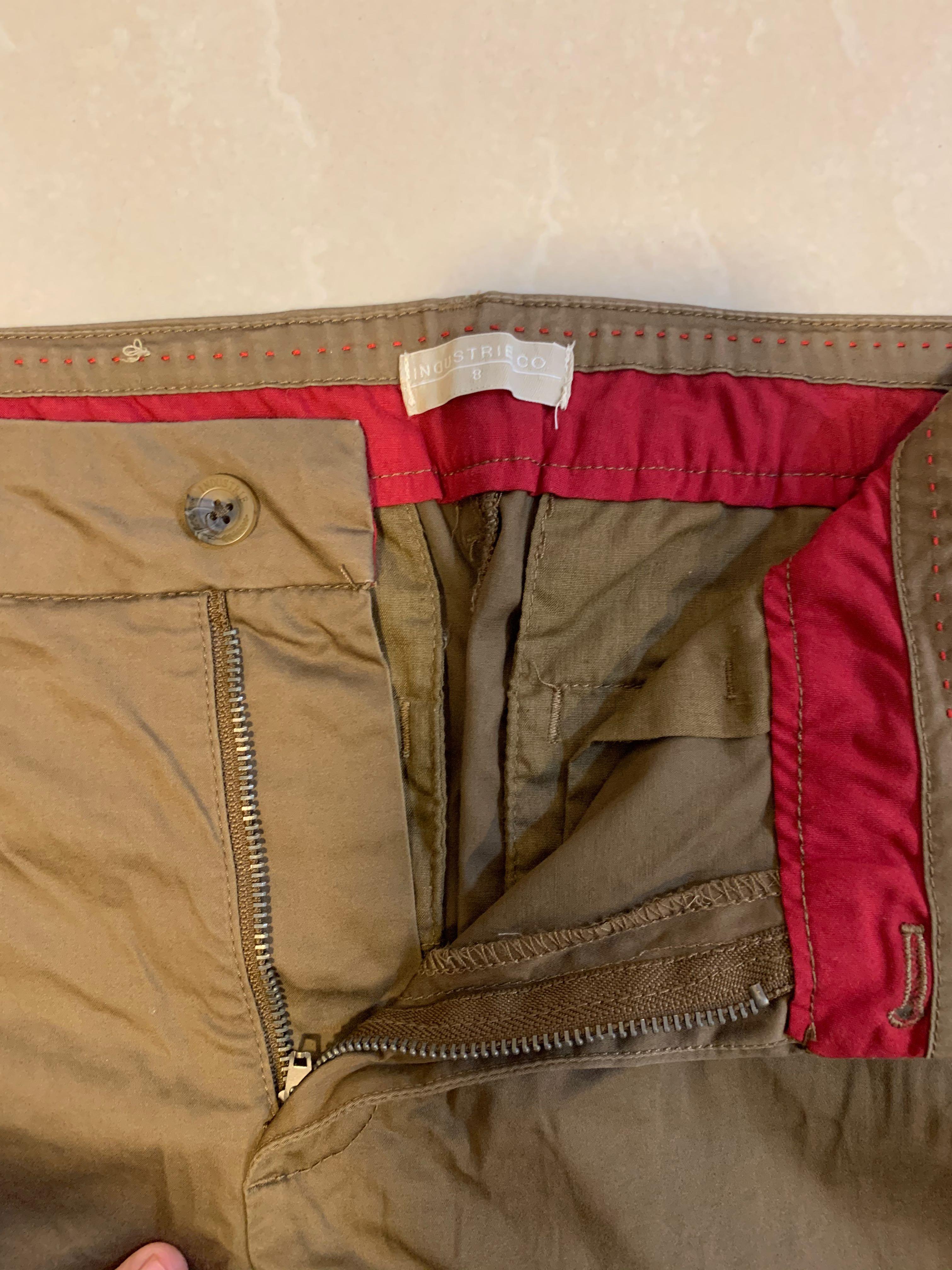Khakis (Category: Jeans & Leggings) located in Bangi. Submitted by farahnn (Listing ID 1044360415, Image 3). Description: Size :8.