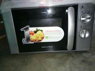 MICROWAVE OVEN (AMERICAN HOME)
