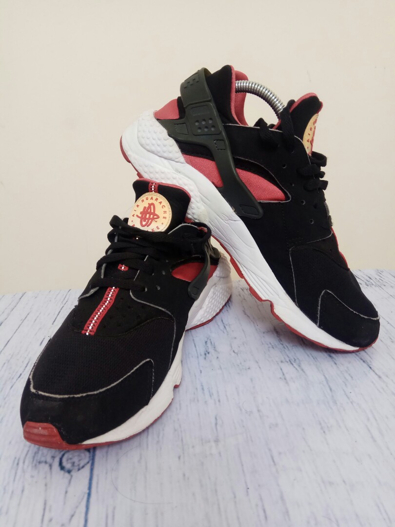 Nike air deals huarache bred