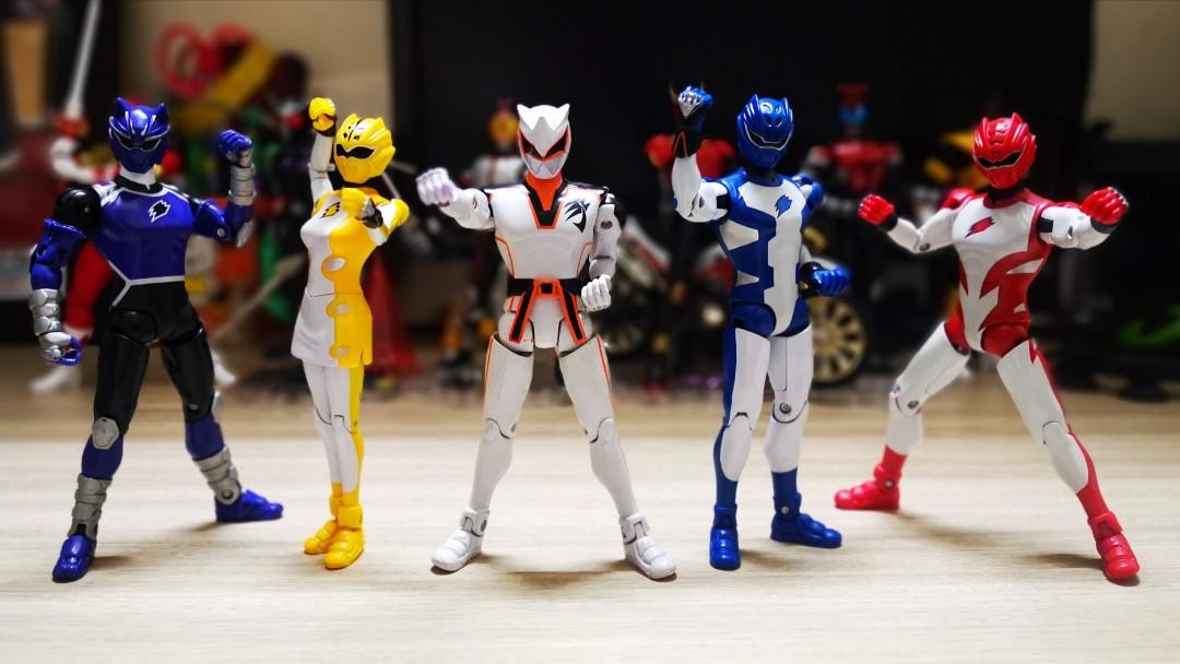 Power Ranger Jungle Fury Set Action 