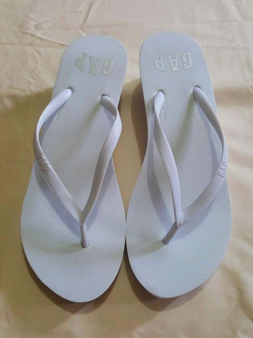 Gap wedge sale flip flops