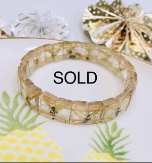 (Category: ) located in . Submitted by ezcrystals (Listing ID 1026993128, Image 1). Description: .