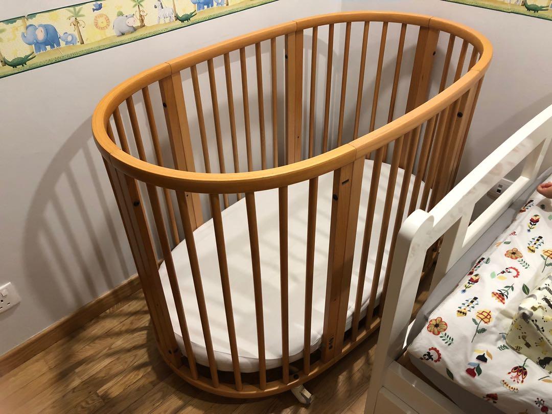 Stokke Sleepi oval crib cot with Stokke mattress and Stokke cot bumper. Free fitted oval cot sheets 5 pcs