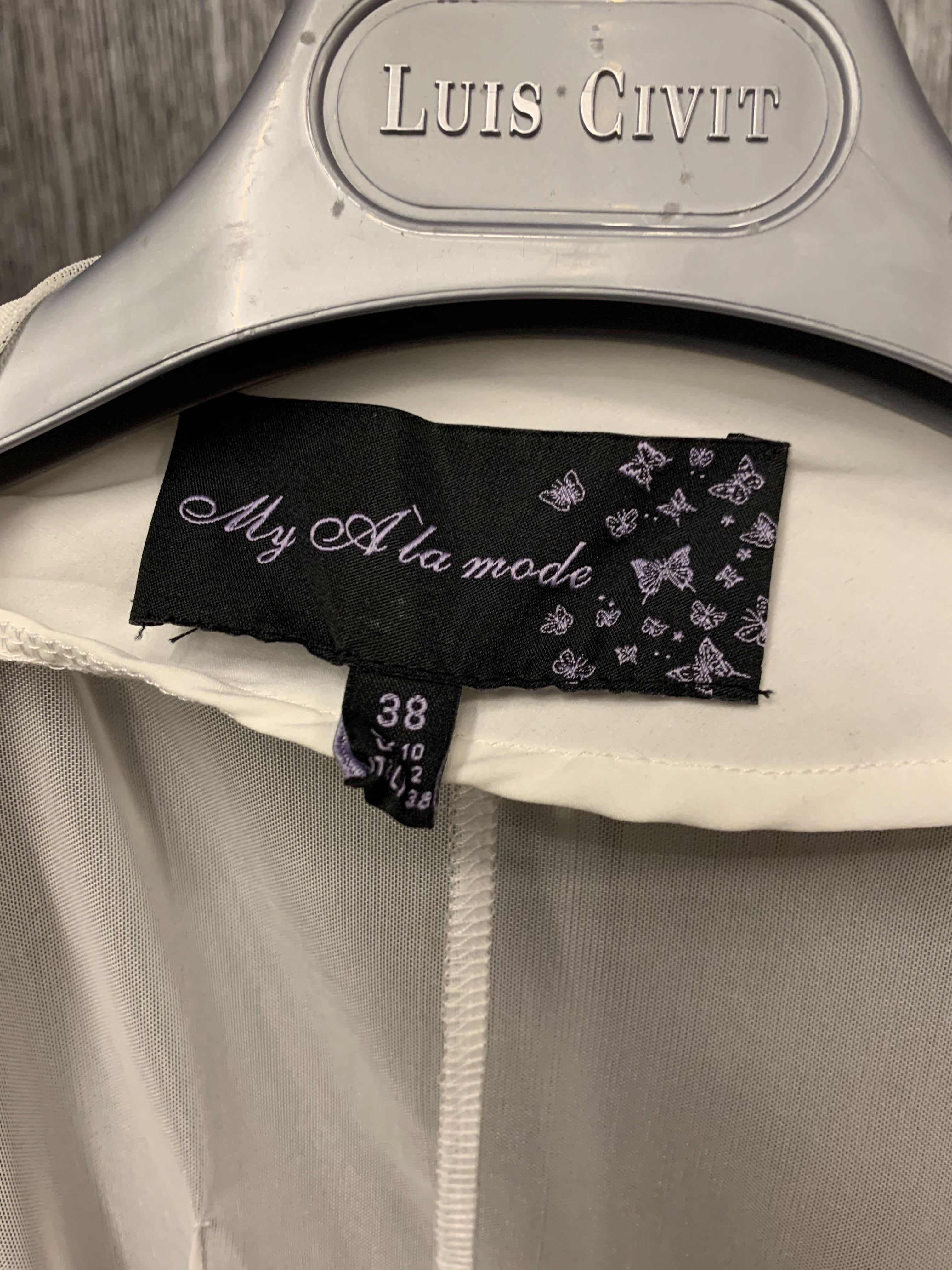 Thin jacket （分類：外套及戶外衣服）位於 Hong Kong。 由 cherrycherry222 提交（商品編號 1044311357，圖片 2）。簡介： 。