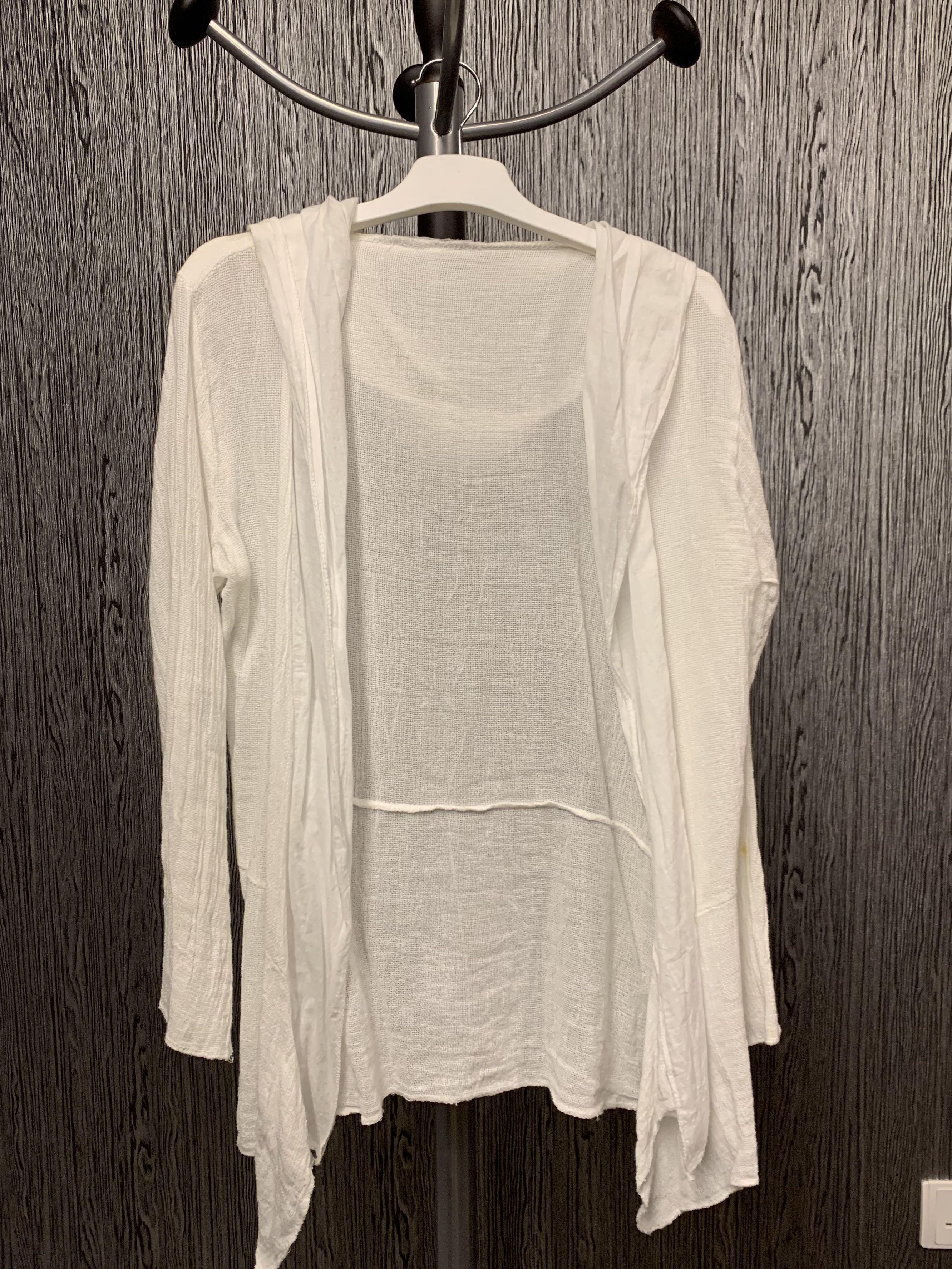 Thin jacket （分類：外套及戶外衣服）位於 Hong Kong。 由 cherrycherry222 提交（商品編號 1044312325，圖片 1）。簡介： 。