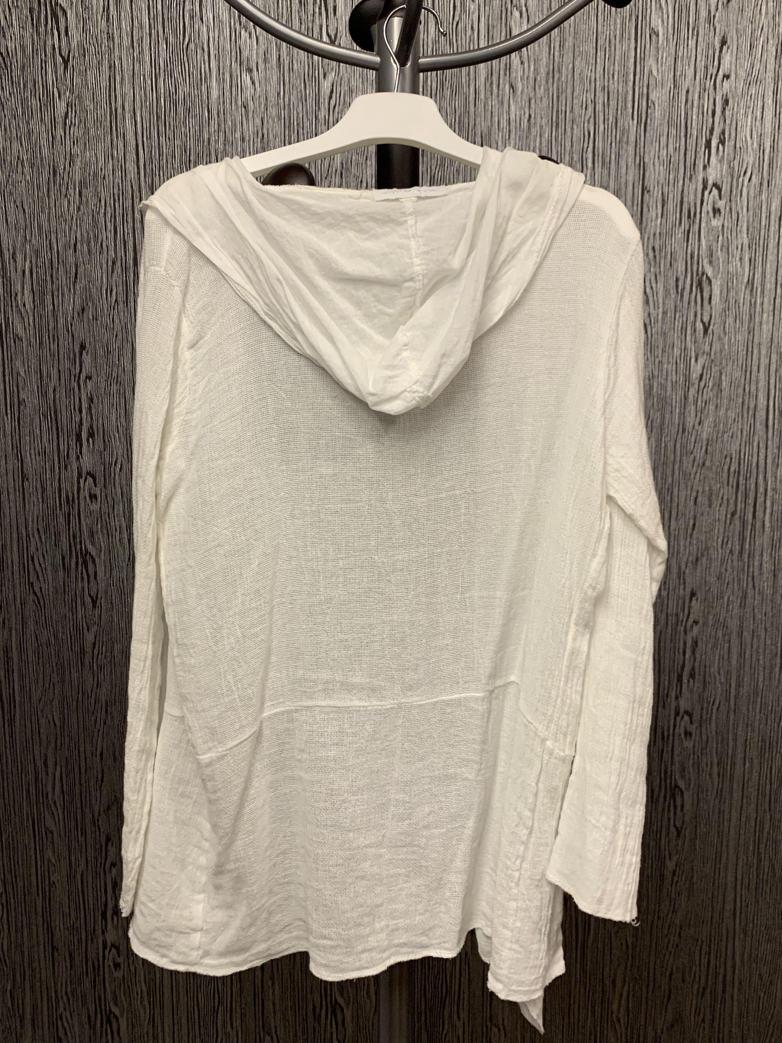 Thin jacket （分類：外套及戶外衣服）位於 Hong Kong。 由 cherrycherry222 提交（商品編號 1044312325，圖片 2）。簡介： 。