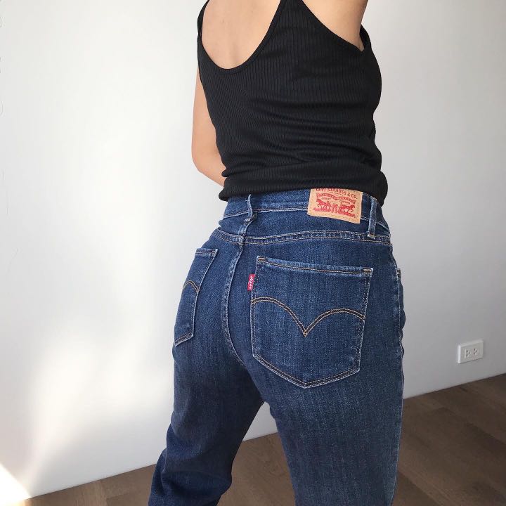 Levis straight hot sale cut