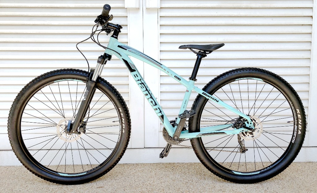 Bianchi Kuma 29.2 Alivio Altus 3 x 9sp Mountain Bike