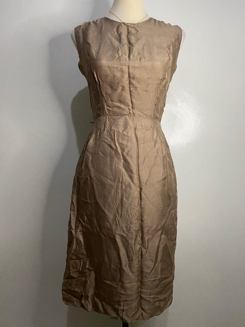 Brown formal dress (Category: Dresses) located in Taguig. Submitted by manilaessentials (Listing ID 1044510578, Image 1). Description: Can fit up to M bust- 26” to 27”.