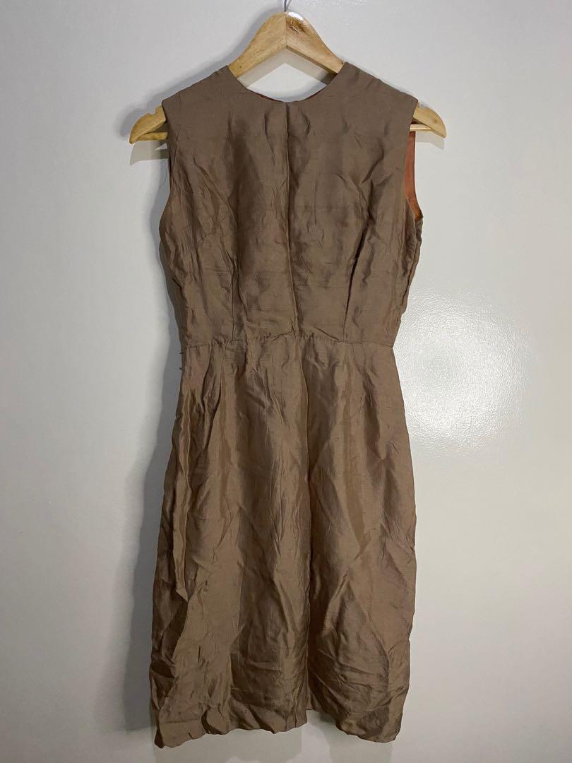 Brown formal dress (Category: Dresses) located in Taguig. Submitted by manilaessentials (Listing ID 1044510578, Image 2). Description: Can fit up to M bust- 26” to 27”.
