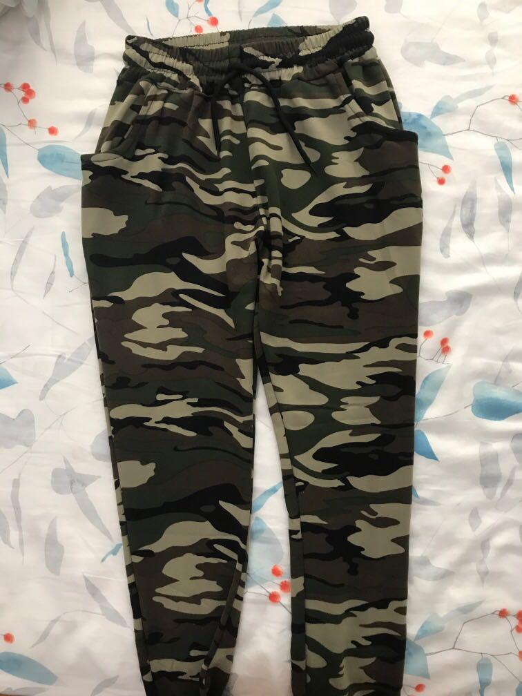 Army print outlet sweatpants
