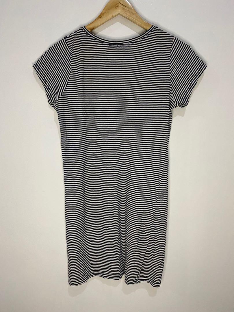 Forever21 Striped Dress (Category: Dresses) located in Taguig. Submitted by manilaessentials (Listing ID 1044611580, Image 2). Description: With yellow stains, check photo.