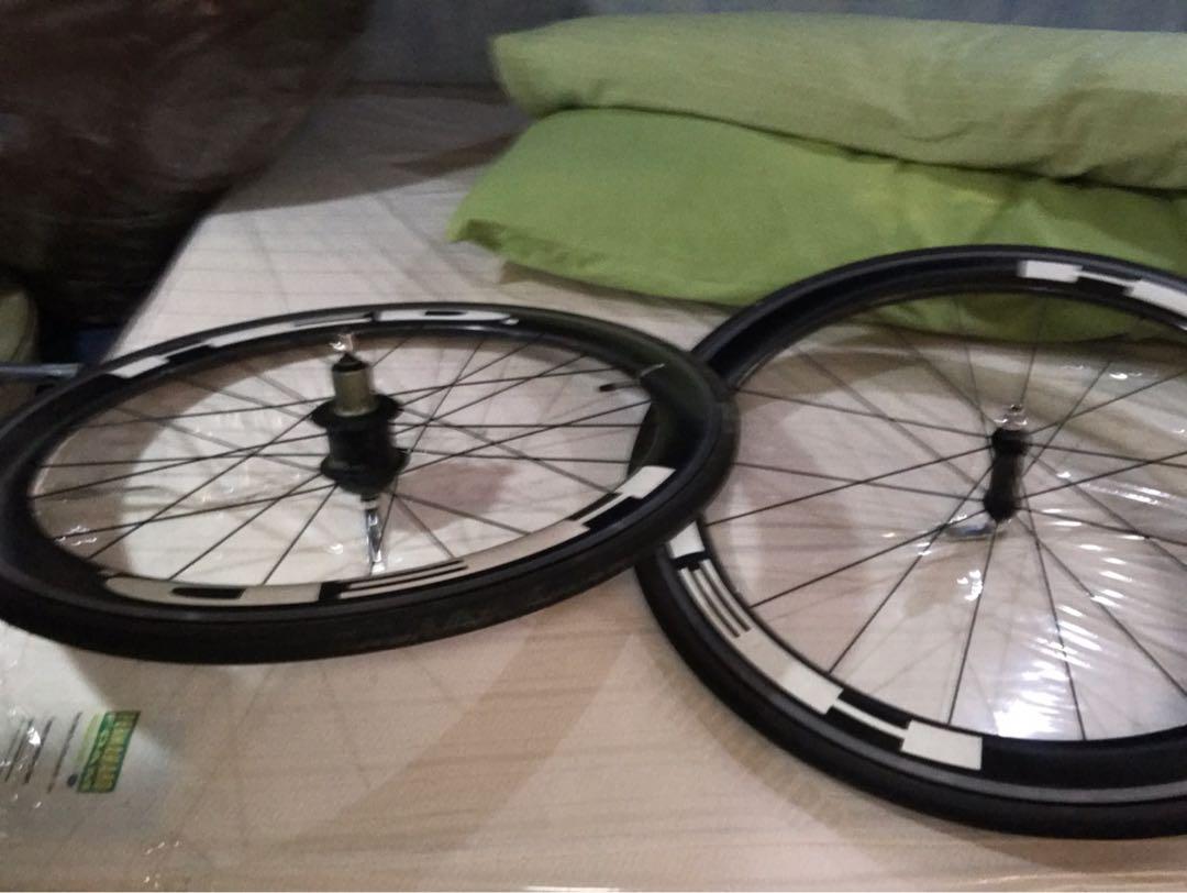 zipp 400 carbon wheels