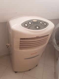 (Category: ) located in . Submitted by pleasebuymythingsimpoor (Listing ID 1044505604, Image 1). Description: .