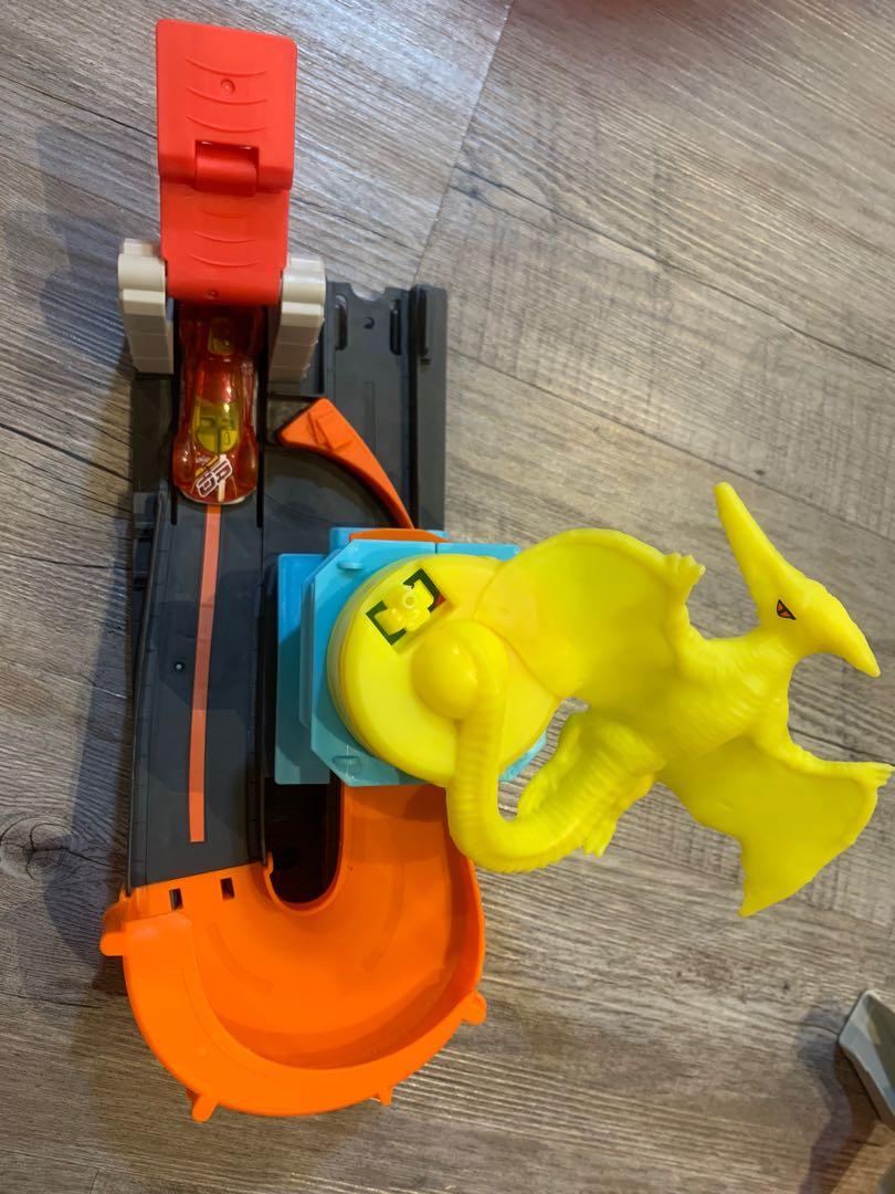 hot wheels yellow dinosaur track