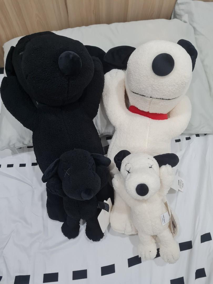kaws x uniqlo x peanuts snoopy plush