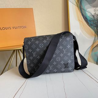 (Category: ) located in . Submitted by js_boutique (Listing ID 1044647807, Image 1). Description: .