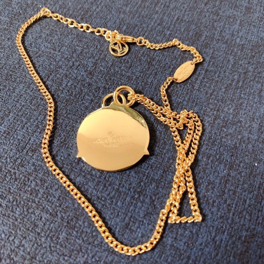 Louise vuitton necklace (preorder japan) (Category: Luxury Accessories) located in Angeles City. Submitted by gogo.sparkle (Listing ID 1044644797, Image 2). Description: Super nice Perfect for every occasion Classy.