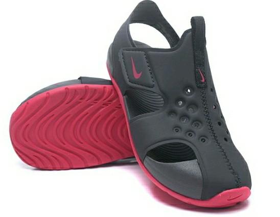 childrens nike beach shoes