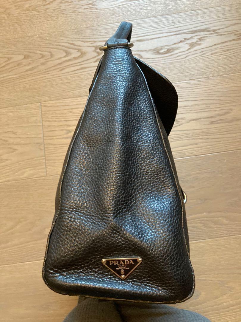 Prada （分類：長銀包）位於 Hong Kong。 由 fcheng2002 提交（商品編號 1044514409，圖片 3）。簡介： 。