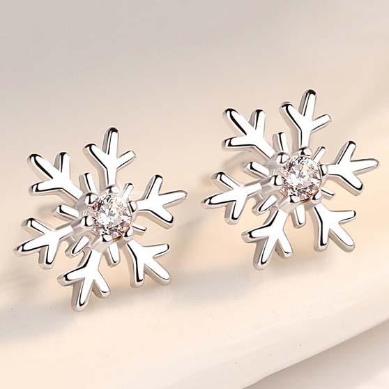 S925 Sterling Silver Cute Snowflake CZ Earrings 韓版簡約純銀人造仿鑽雪花鑽石耳環情人節禮物 （分類：耳環）位於 Hong Kong。 由 fashionblvd 提交（商品編號 1044511226，圖片 1）。簡介： *Wholesale Available* Material: S925 Silver Box NOT included, box available for $15 each. #202WR。