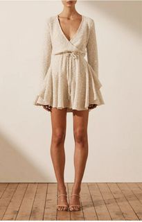 (Category: ) located in . Submitted by mywardrobeclearout (Listing ID 1044419036, Image 1). Description: .
