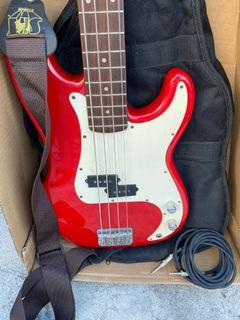 SQUIER P BASS by FENDER
