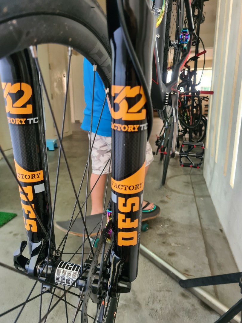 Dfs carbon air hotsell fork