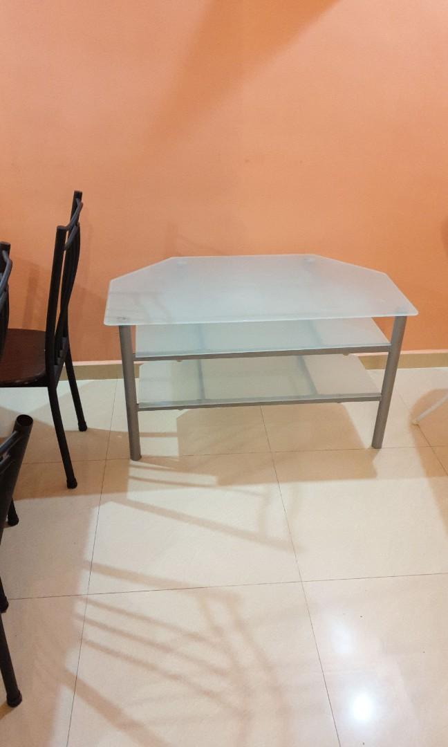 Tv console (Category: Other Home Furniture) located in Singapore. Submitted by ravindran88 (Listing ID 1044614708, Image 2). Description: tv console free for self pick up.