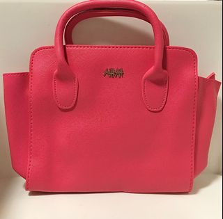 （分類：）位於 。 由 karina_330123075 提交（商品編號 1044858539，圖片 1）。簡介： 。