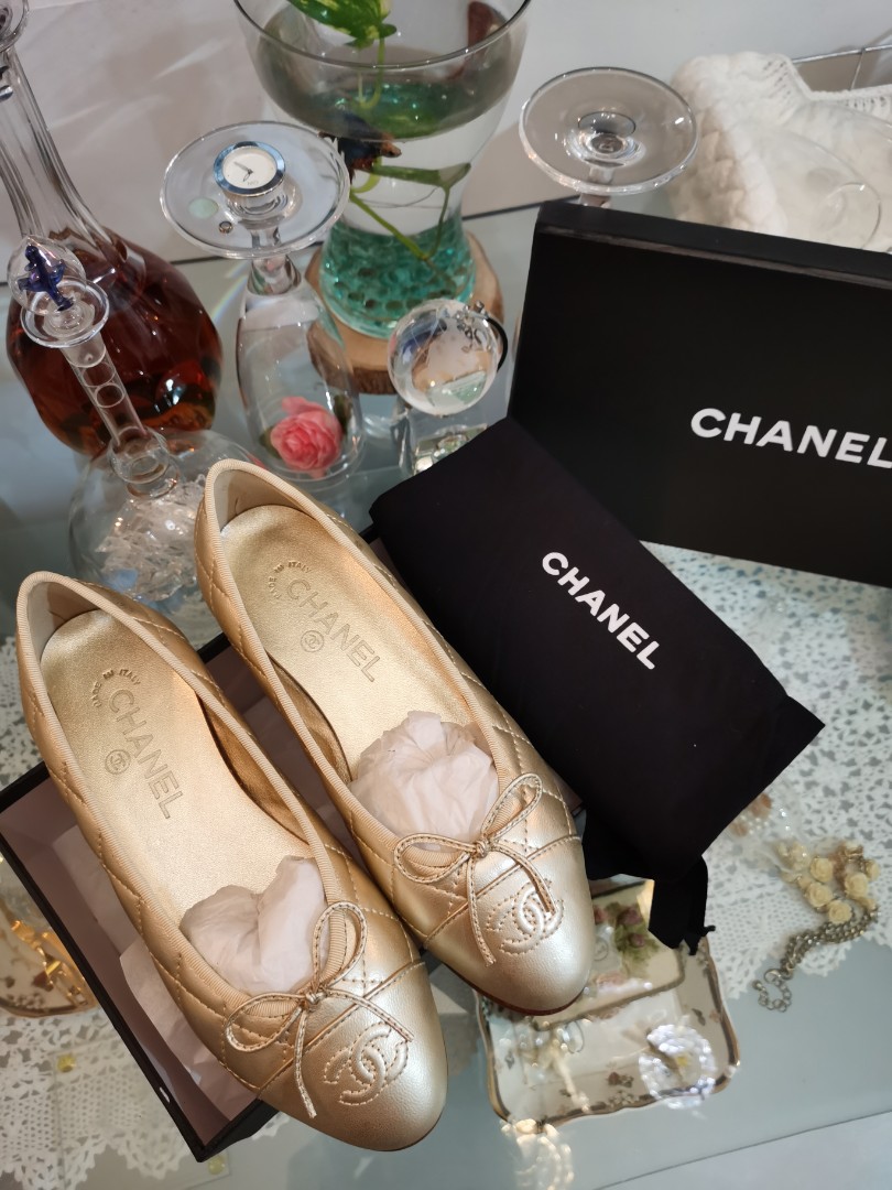 Imperialisme Uden tvivl Automatisering Authentic Brand New Chanel Quilted Leather Ballerina Flats In Metallic Gold  Color Size 36, Women's Fashion, Footwear, Flats & Sandals on Carousell