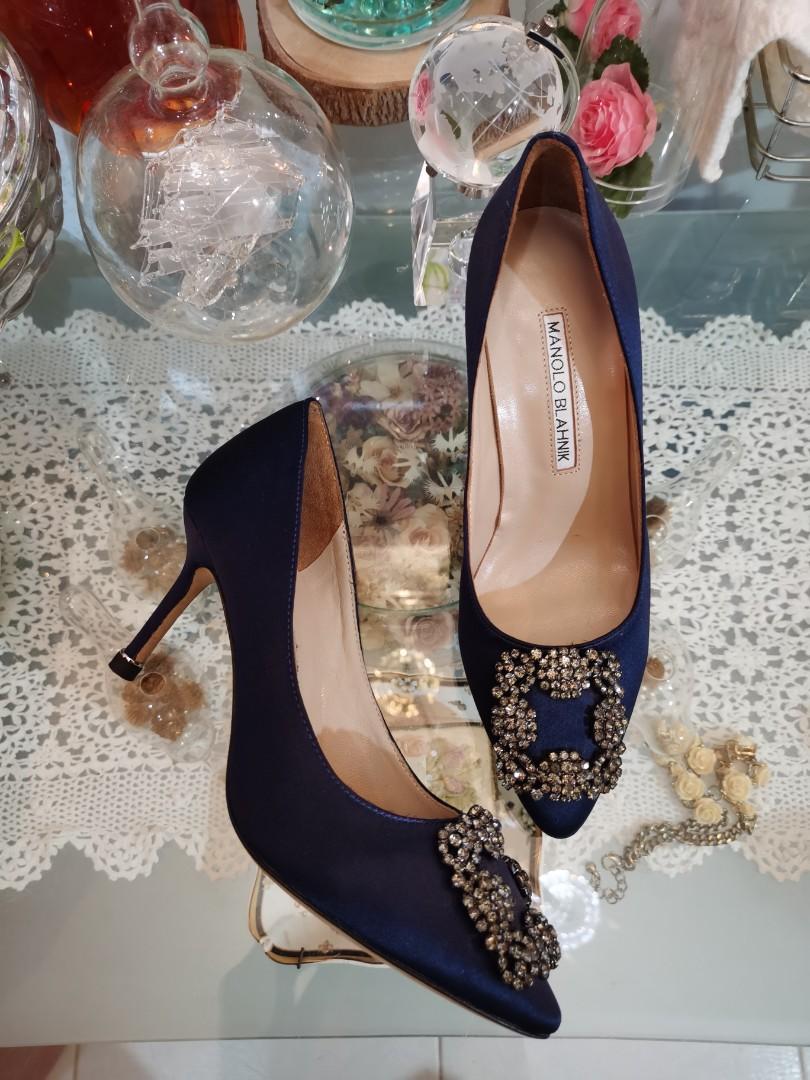 manolo blahnik hangisi navy blue