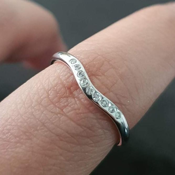 Authentic Tiffany Ring size 6 (Category: Luxury Accessories) located in Pasig City. Submitted by castlescollections (Listing ID 1044767993, Image 1). Description: 950 platinum with diamonds.