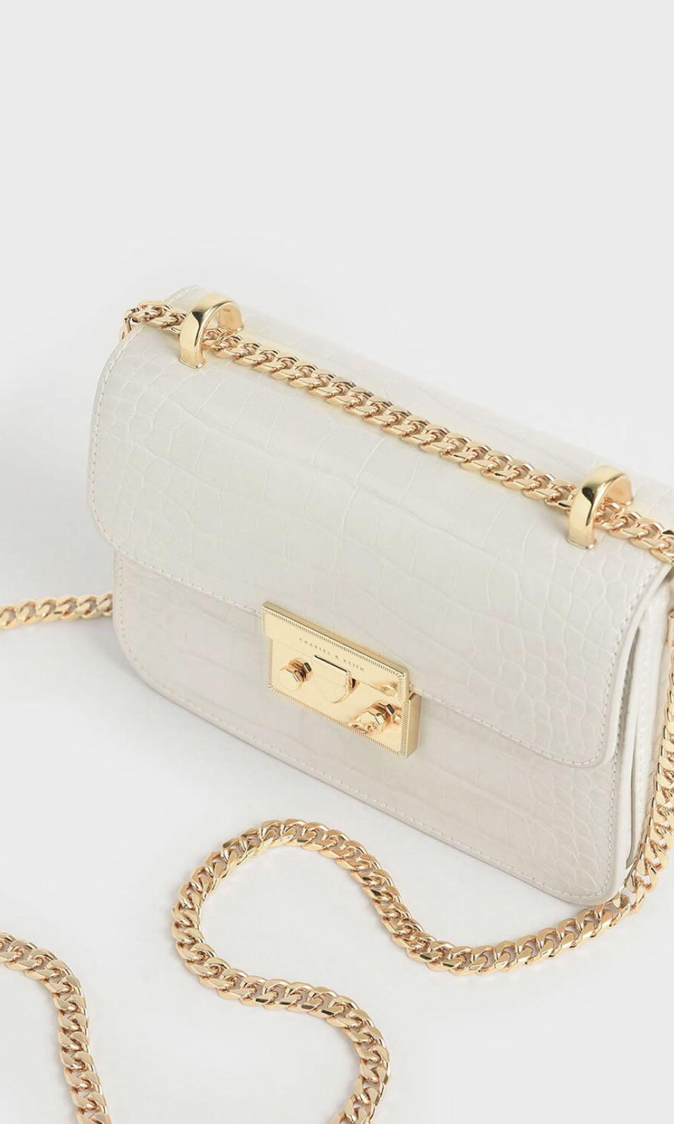 Chain strap cross body bag top