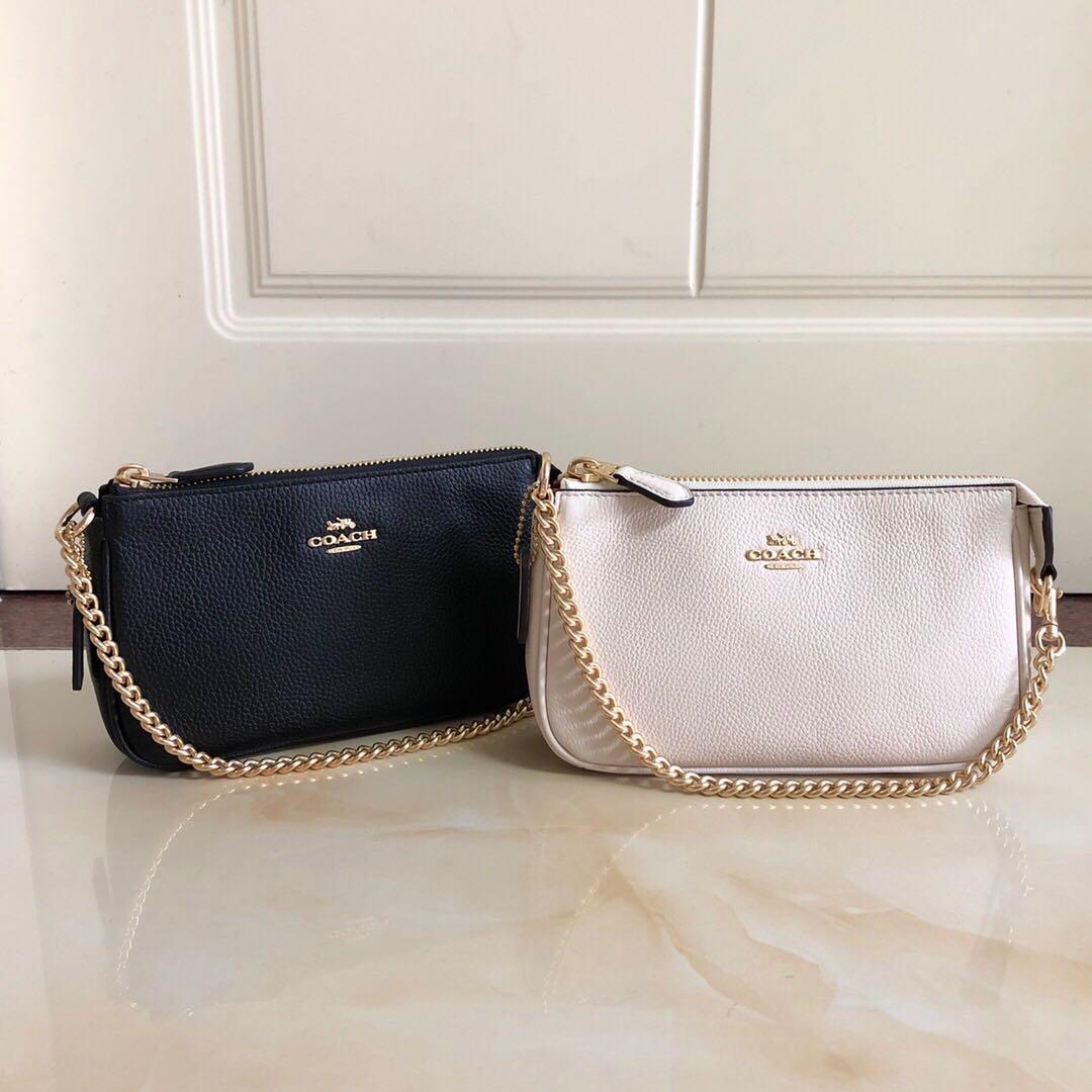 Coach Large Wristlet 19 麻将包, Women's Fashion, Bags & Wallets, Clutches on  Carousell