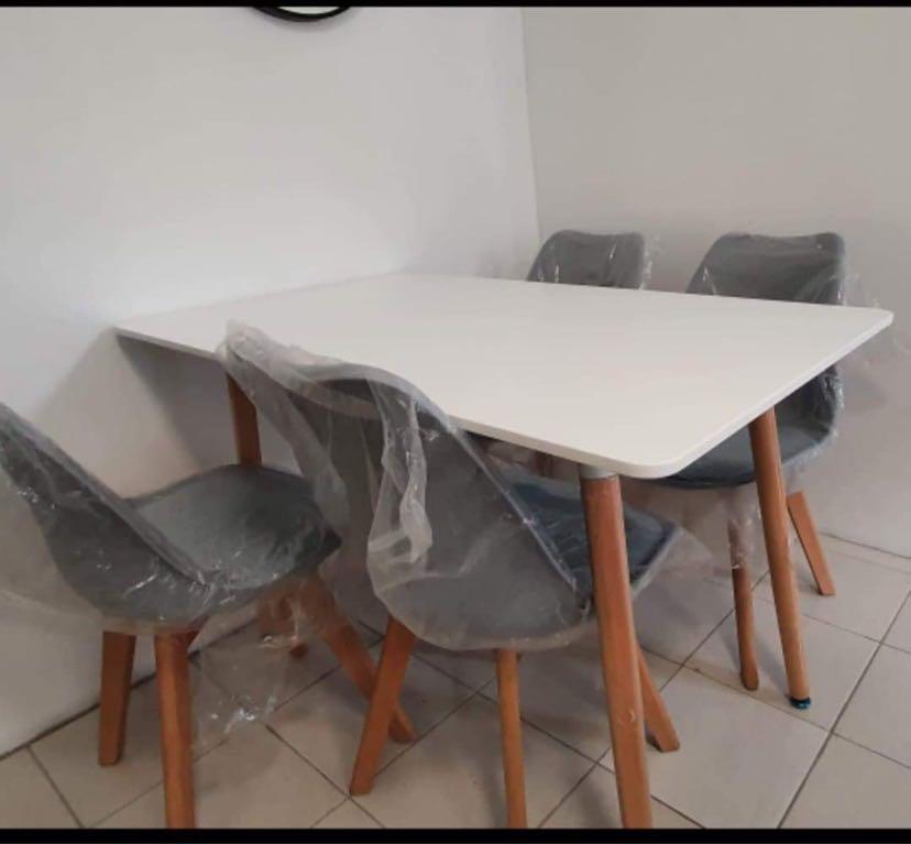 Dining Table With 4 Padded Chairs Home Furniture Furniture Fixtures Tables Chairs On Carousell